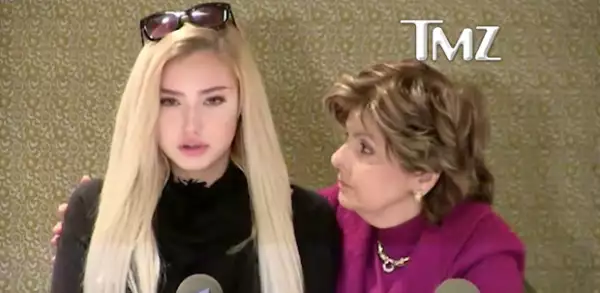 La modelo y cantante pensó que Tyga se acercó a ella gracias a su música.