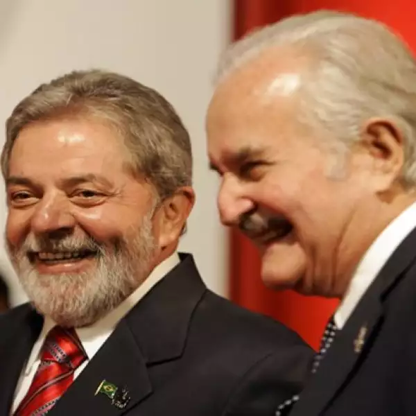 Riendo con Lula de Silva en Toledo, España durante la ceremonia del premio Don Quijote.
