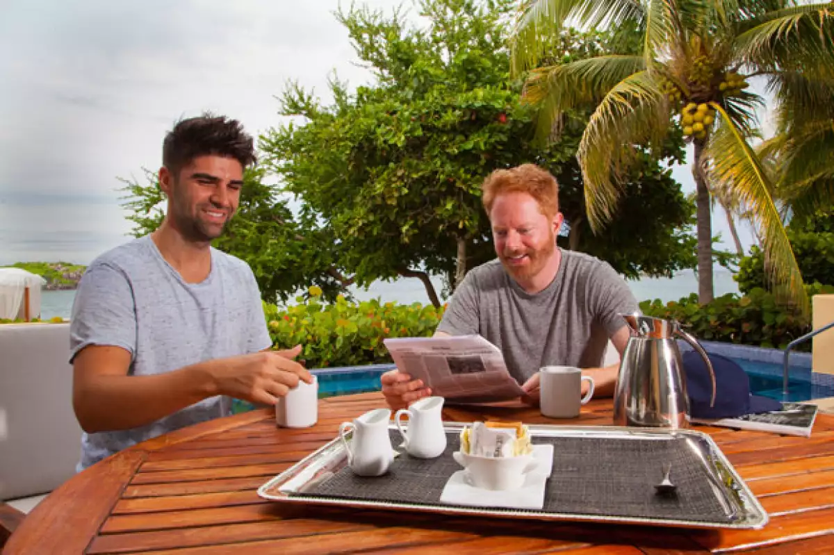 El actor de la serie Modern Family y Justin Mikita se dieron una espontánea escapada a Punta Mita, donde se relajaron en la playa y conocieron las islas Marietas.