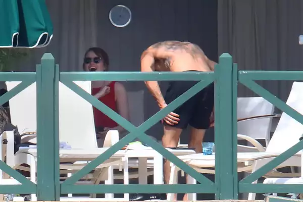 Vuelven a surgir las especulaciones de un romance entre Emma y Justin. Grosby