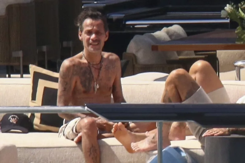 Marc Anthony luce extremadamente delgado en fotos