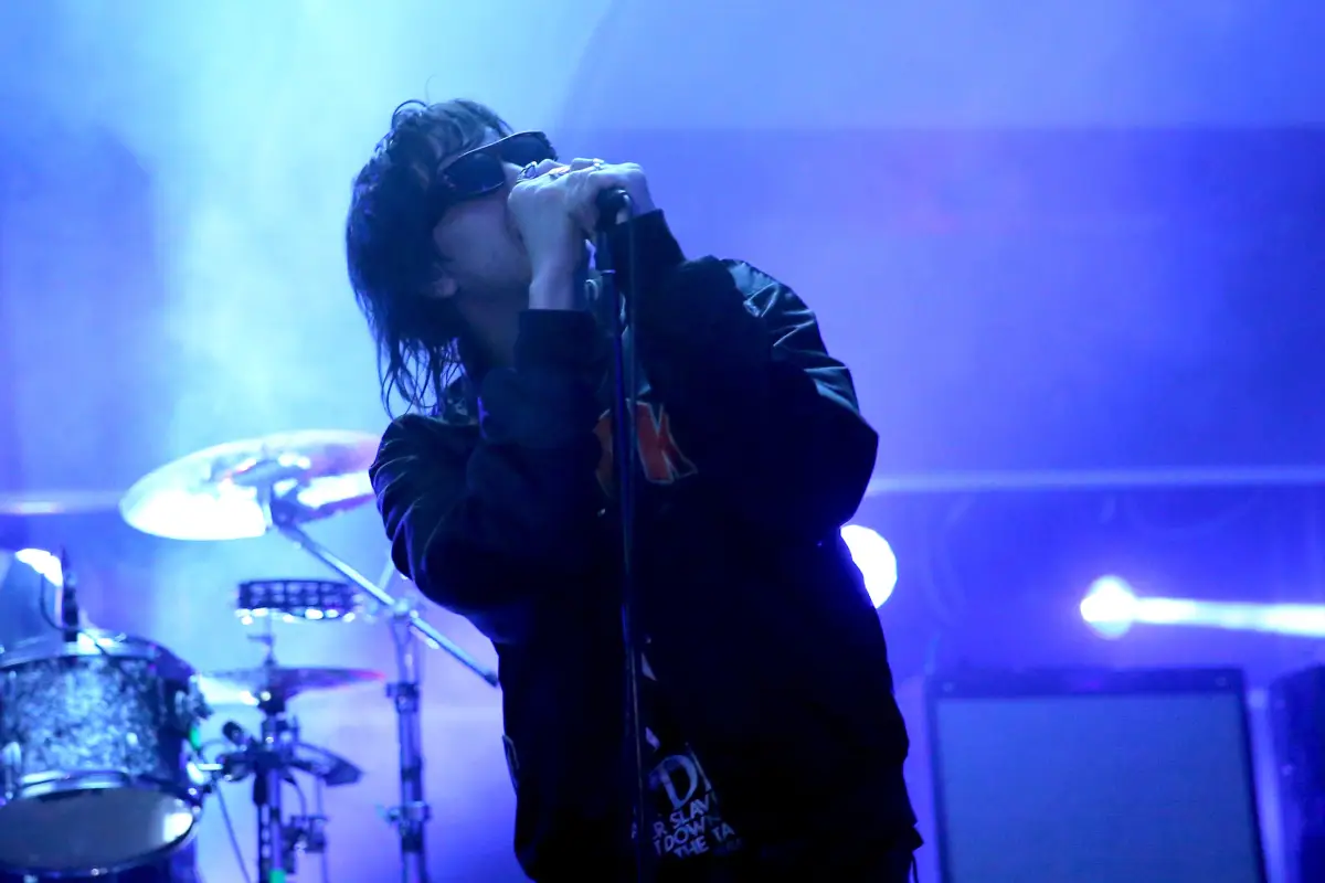 The Strokes estrenan nuevo sencillo en medio de rumores y rezos por su vuelta a México