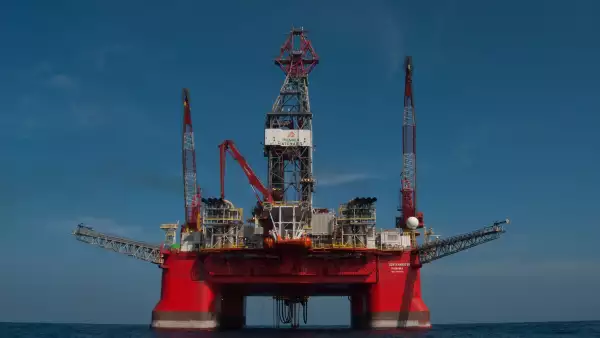 Los petroprecios iniciaron el mes con retrocesos ante un ajusto en el techo de producción de crudo.