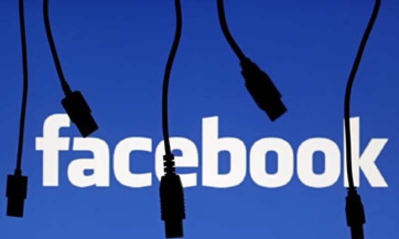 La red social pagó 4,590 mdd en efectivo y 178 millones de sus acciones por WhatsApp. (Foto: Reuters)