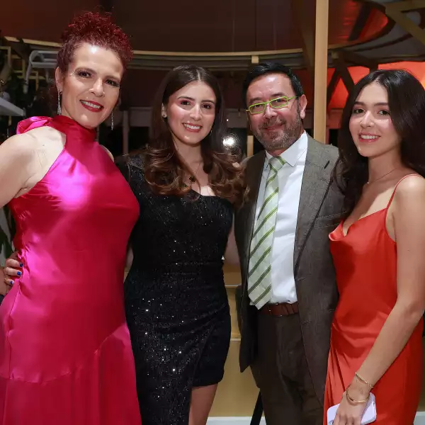 Maritere Ramírez Degollado , Renata , Jose Luis  y Regina Caste