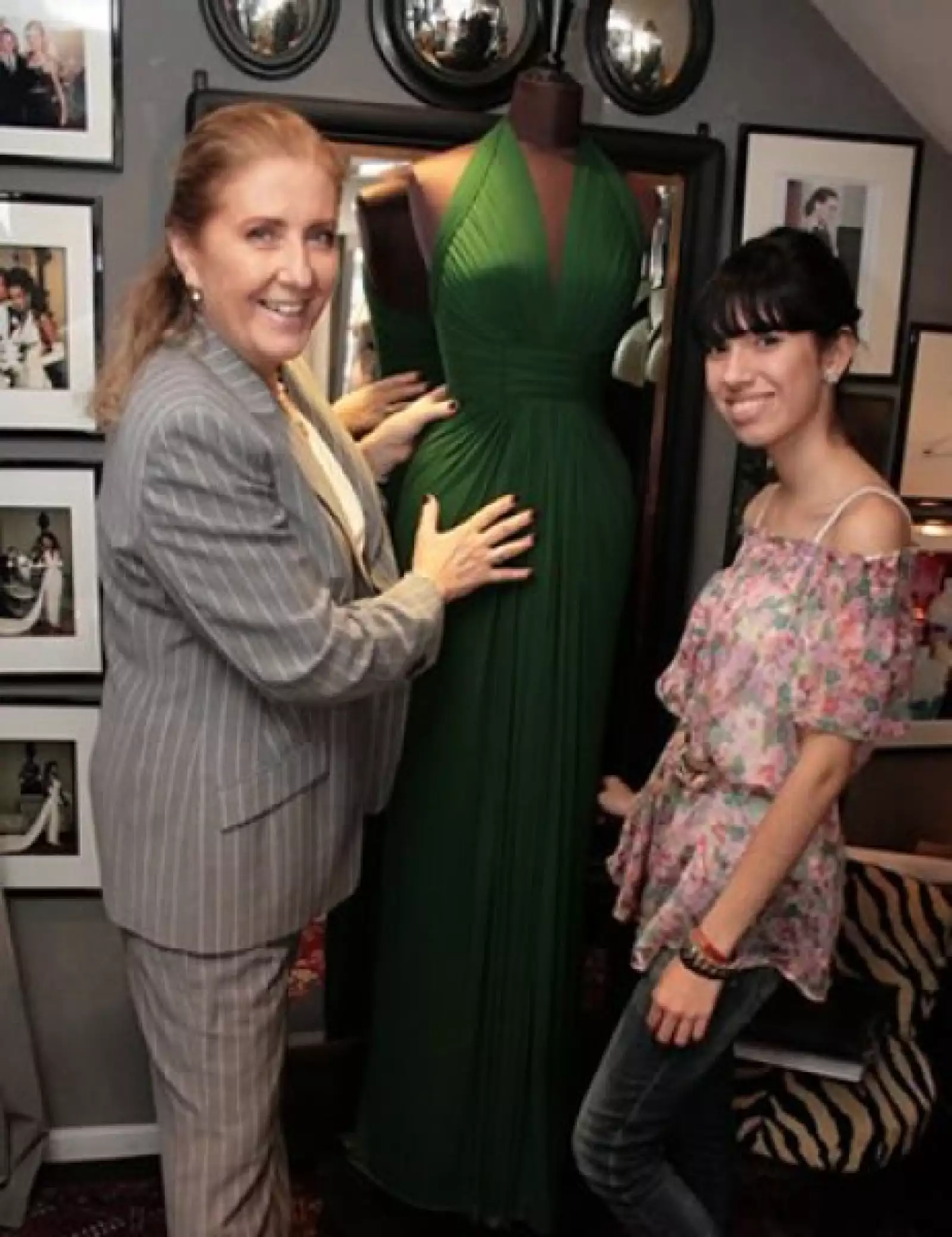 Maripaz Ocejo, editora de la revista Elle, acompañó a Dalia a su cita con el diseñador.