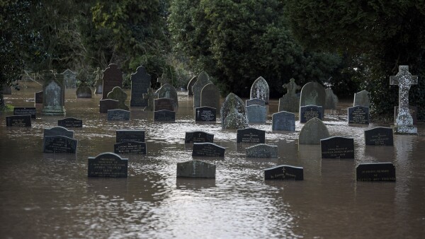 BRITAIN-WEATHER-STORM DENNIS