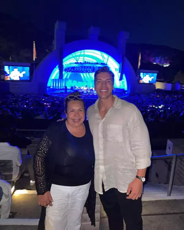 Joe Baena, hijo de Arnold Schwarzenegger, cada vez se parece más a su papá