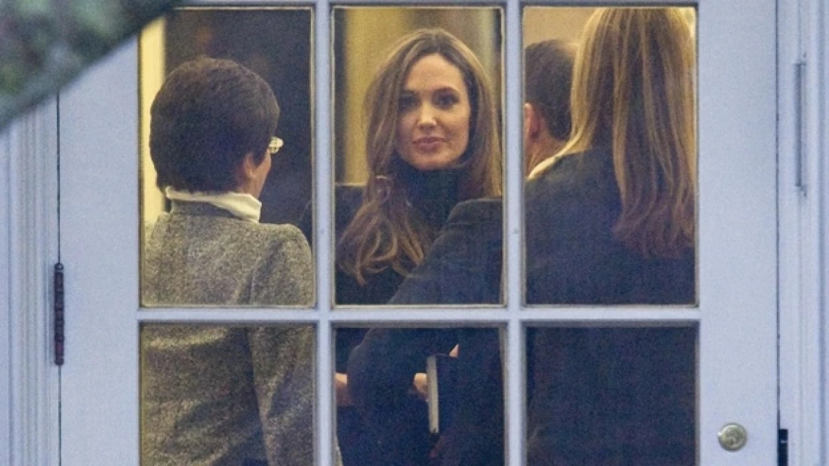 angelina jolie casa blanca oficina oval