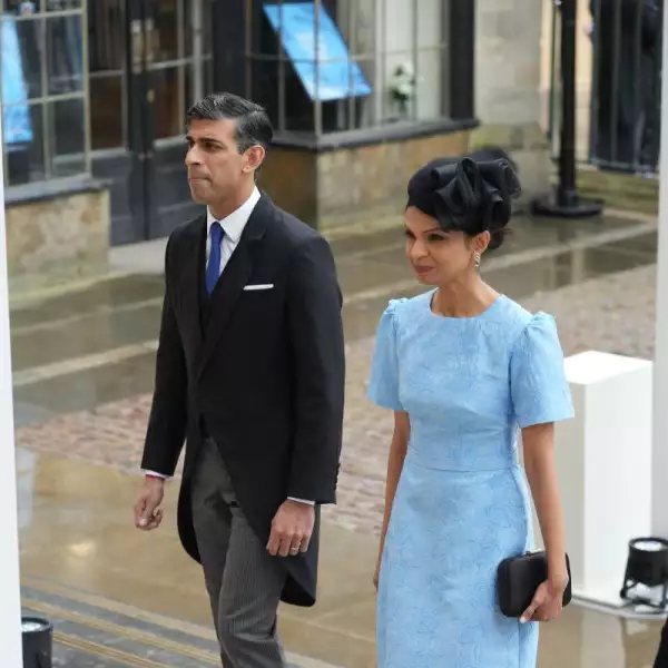 Rishi Sunak y Akshata Murthy en la coronación del rey Carlos III