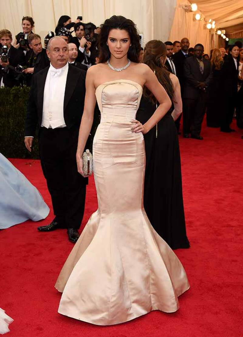 Kendall Jenner apostó por Top Shop en la Met Gala.