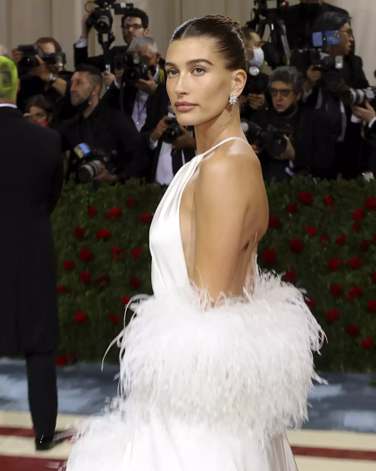 hailey-bieber-met-gala-2022-gilded-glamour-looks-2.jpg
