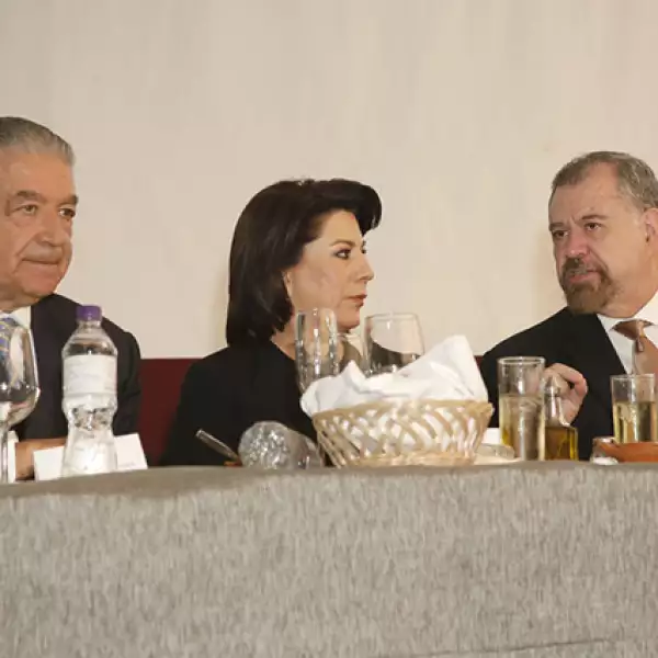 Jesús Hernández,Lorena Martínez,Manuel Hallivis