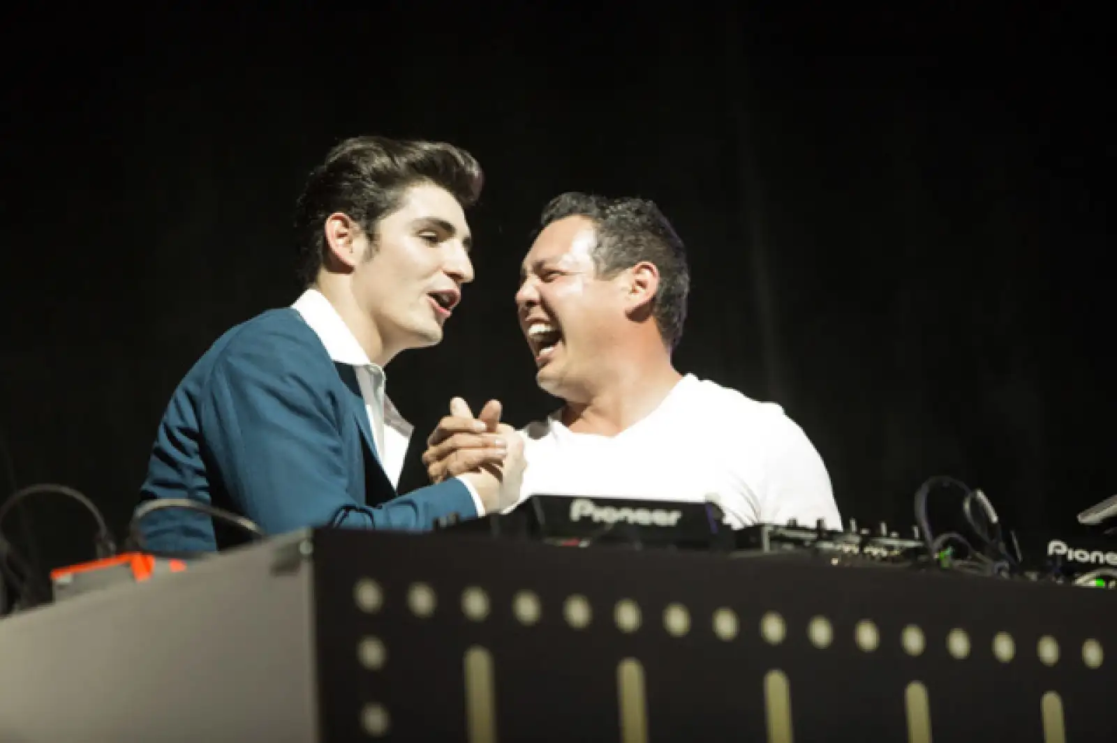 Robby Kipferl y el DJ Mark Stylz