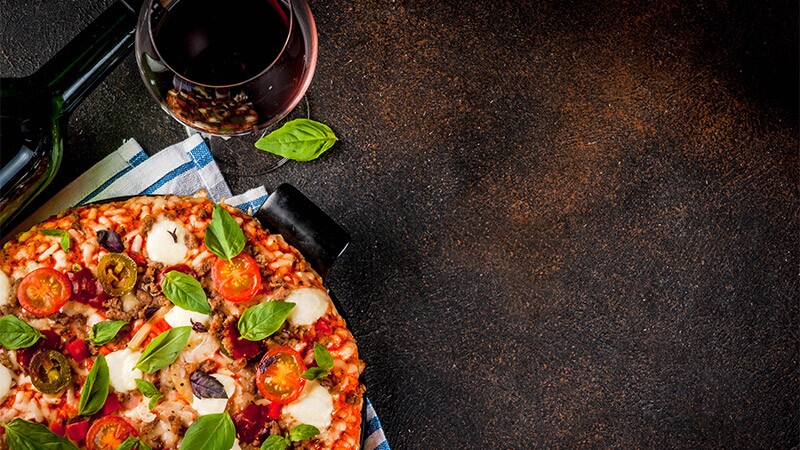 Vino y pizza