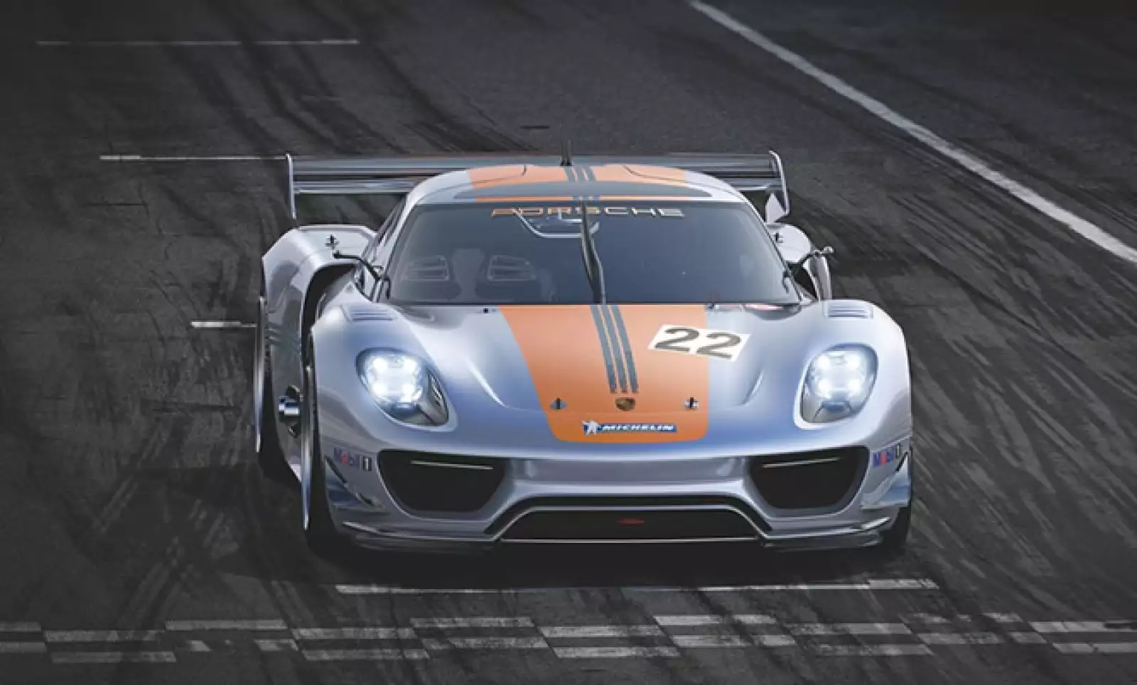 La marca de lujo alemana estuvo presente en este show para compartir un nuevo modelo de carreras que tiene como base su carrocería Spyder, pero con dos motores híbridos. Tiene una velocidad máxima de 222.3 kilómetros por hora.