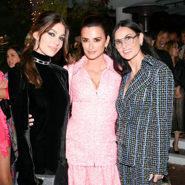31_Camila_MORRONE_Penelope_CRUZ_Demi_MOORE_CHANEL_Charles_FINCH_PreOscarsDinner_2020_LD.jpg