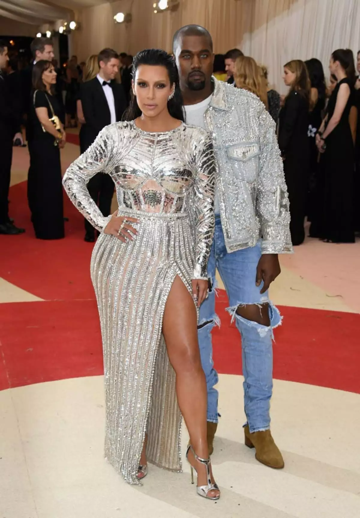¿Jason Statham y Rosie Huntington o Zoe Saldana y Marco Perego? Ninguna de ellas. Quienes fueron llamados la "Best Dressed Couple" te sorprenderá.