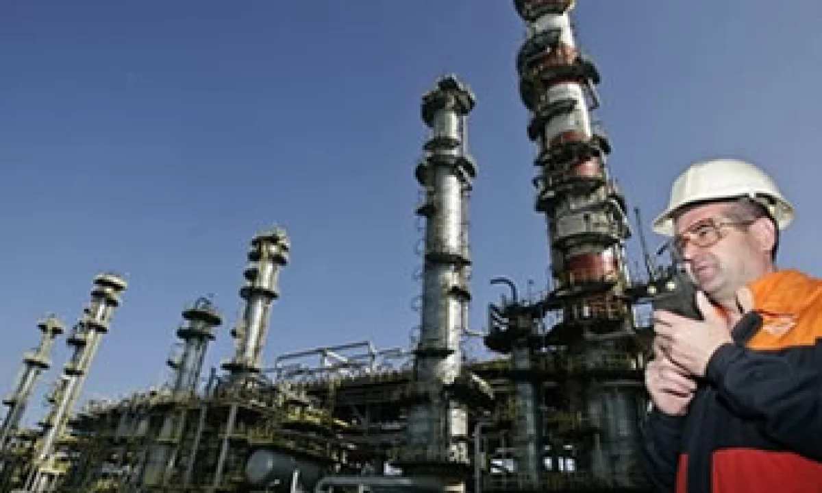 El pacto entre Pemex y Sacyr busca incrementar el poder de los dos socios en la gestión de Repsol. (Foto: AP)