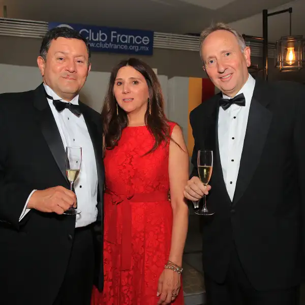 Enrique Portillo , Cecilia Martínez y Gerardo Sanfeliz 