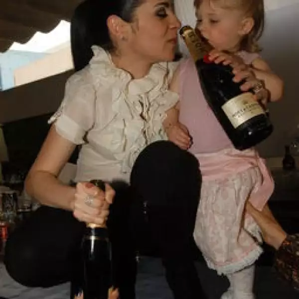 Paulina Madrazo, Cassandra Flores