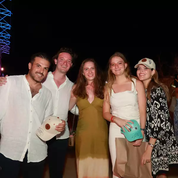 Panagiotis Vounos, Lorenzo y  Paula  Arrillaga, Mariana y María