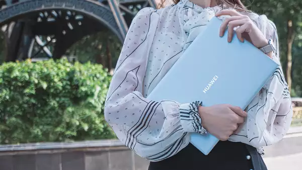 1huaweilap.jpg
