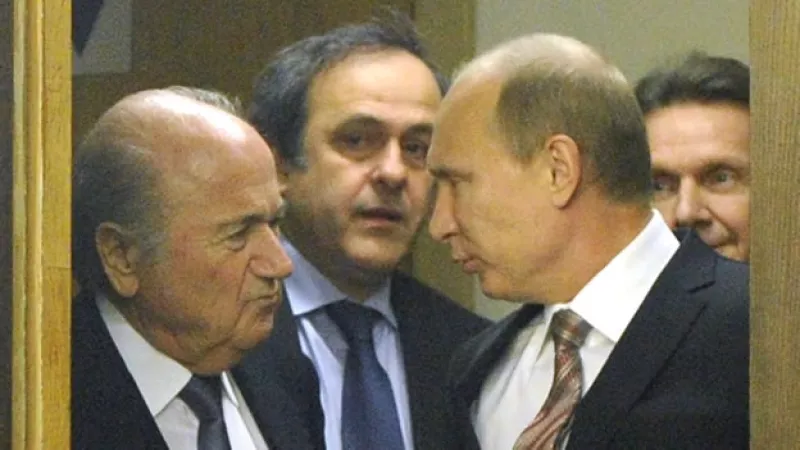 Joseph Blatter y Michel Platini visitan Rusia