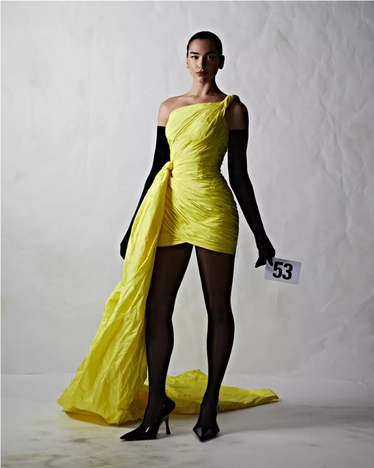 dua-lipa-truena-con-balenciaga.jpg