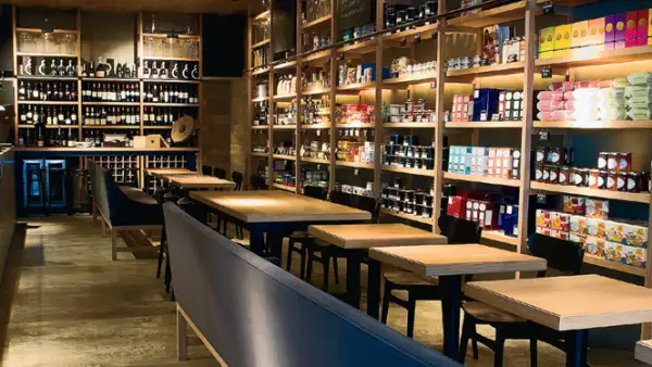 Este tipo de tiendas es una tendencia europea que nació en los 90, es 20 años después que empiezan a ganar adeptos en México gracias a que, el consumidor piensa más sobre lo que compra, ya no, solo en la marca.