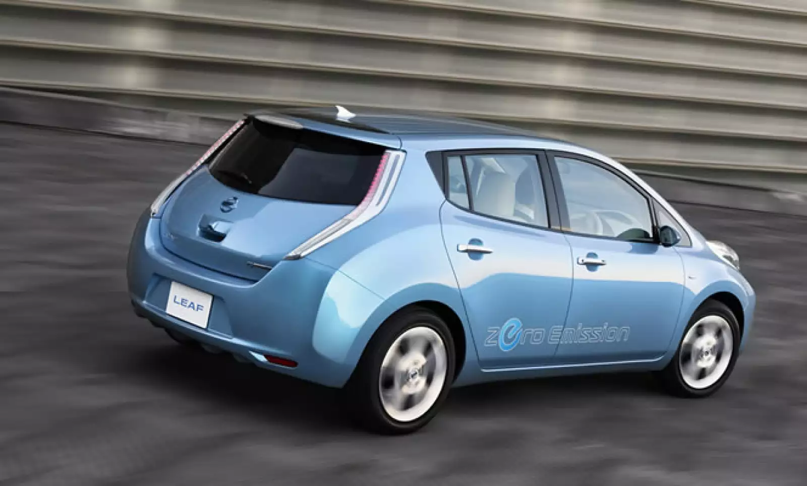 “Nuestra visión corporativa es que una nueva era está comenzando en la industria automotriz mundial, y estamos trabajando para encabezar el camino hacia una movilidad cero emisiones a nivel masivo en el mercado”, dijo Muñoz.