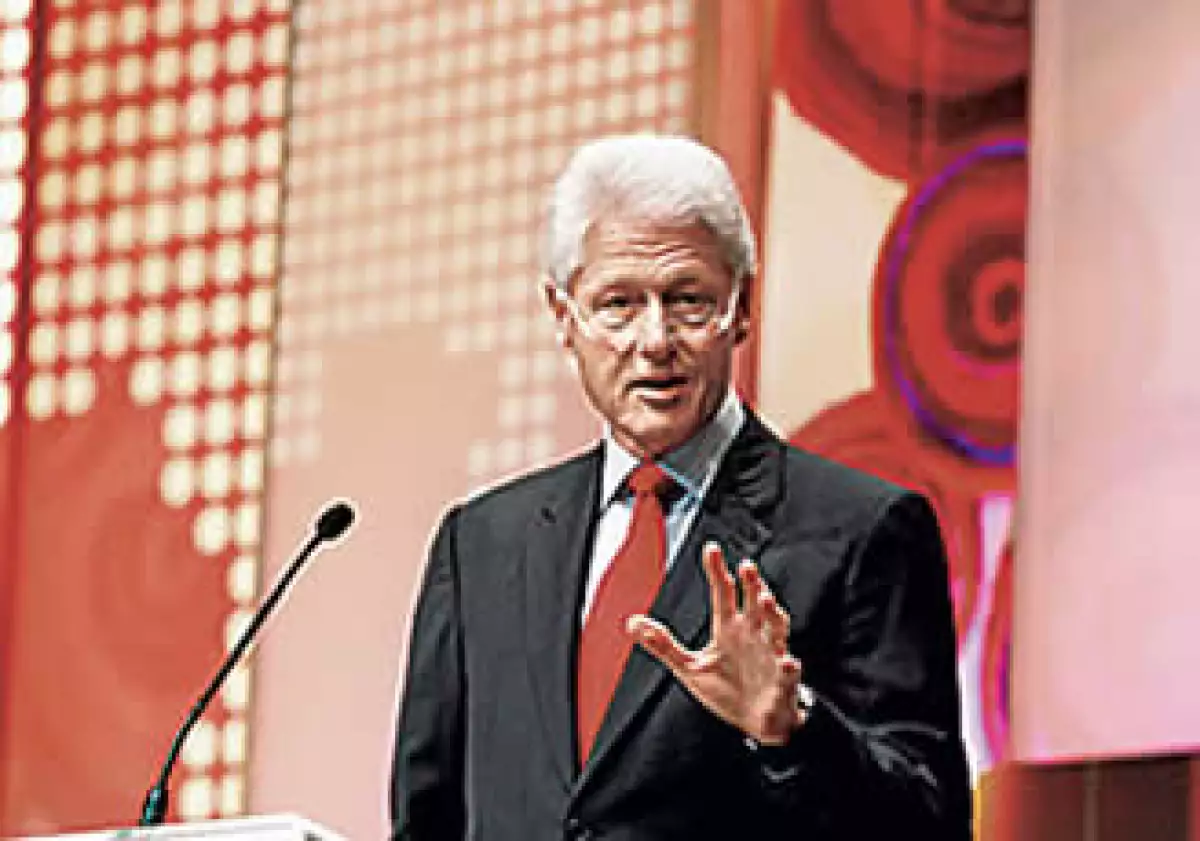 Clinton sugirió que el presidente Obama tendría que enviar a la Marina de Estados Unidos a hacer explotar el pozo. (Foto: Cortesía Time)