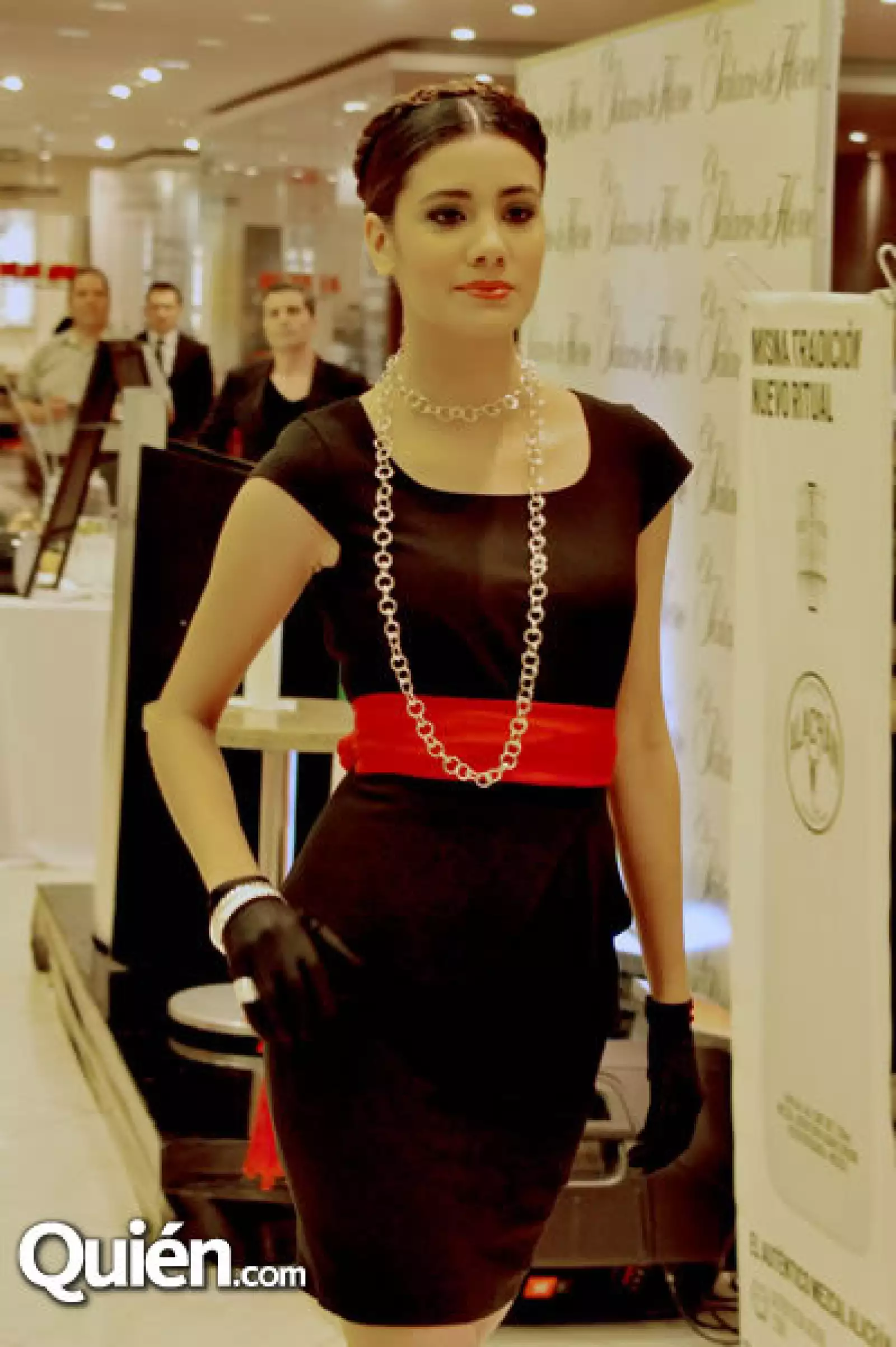 Tane presenta Cata del Mezcal Alacrán en el Palacio de Hierro