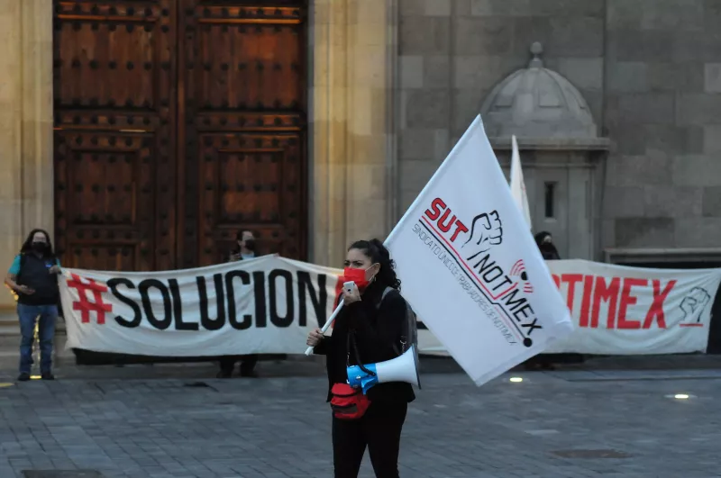 Adriana Urrea, secretaria general del sutnotimex, durante su participación en el. Mitin.