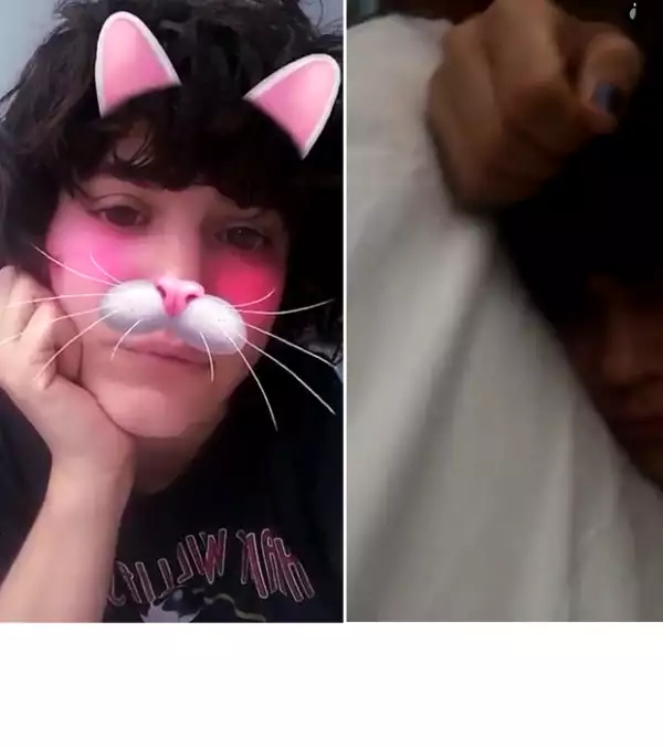 Desde hace unos días, Soko regresó a Francia. Aquí un momento en el que muestra cara triste y después se tira a la cama.