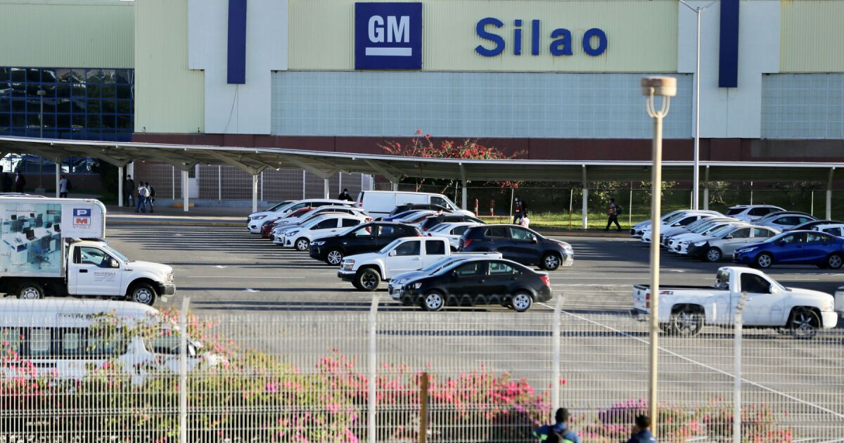 GM, Silao'nun bitkisini durdurur, burada Silverado ve Sierra pikaplarını bir araya getirir