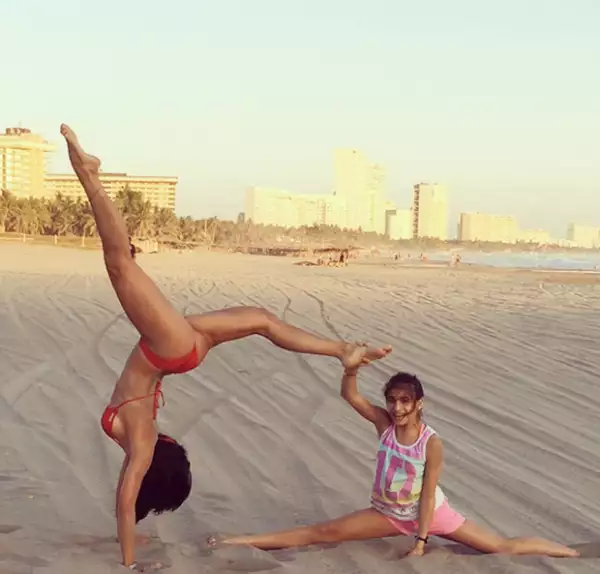 Barbara de Regil y Alexa, su hija.
