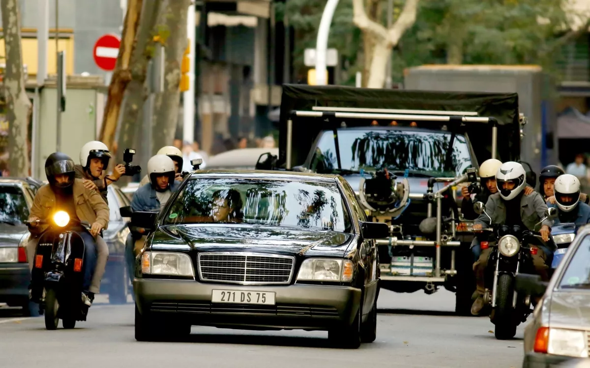 Elizabeth Debicki y Khalid Abdalla