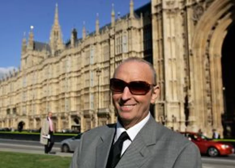 El actor, ganador un premio Tony por su interpretación de productor de Hollywood en la obra Speed-the-Plow, falleció el domingo a los 62 años.