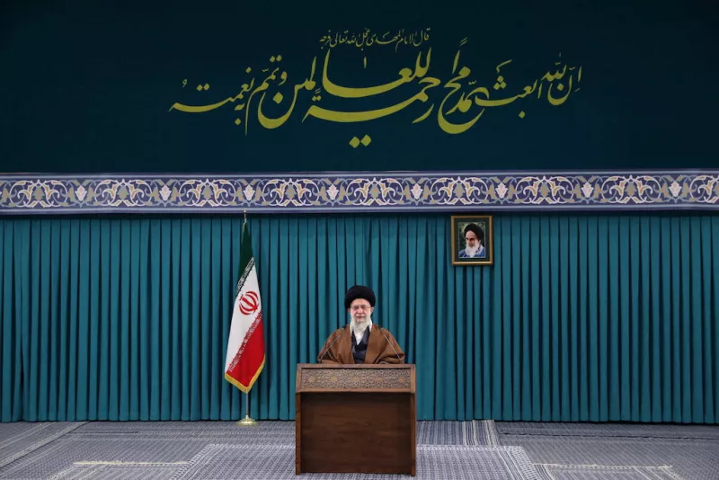 El supremo líder iraní, el Ayatolá Ali Jamenei, da un discurso televisado desde Teherán, irán. 