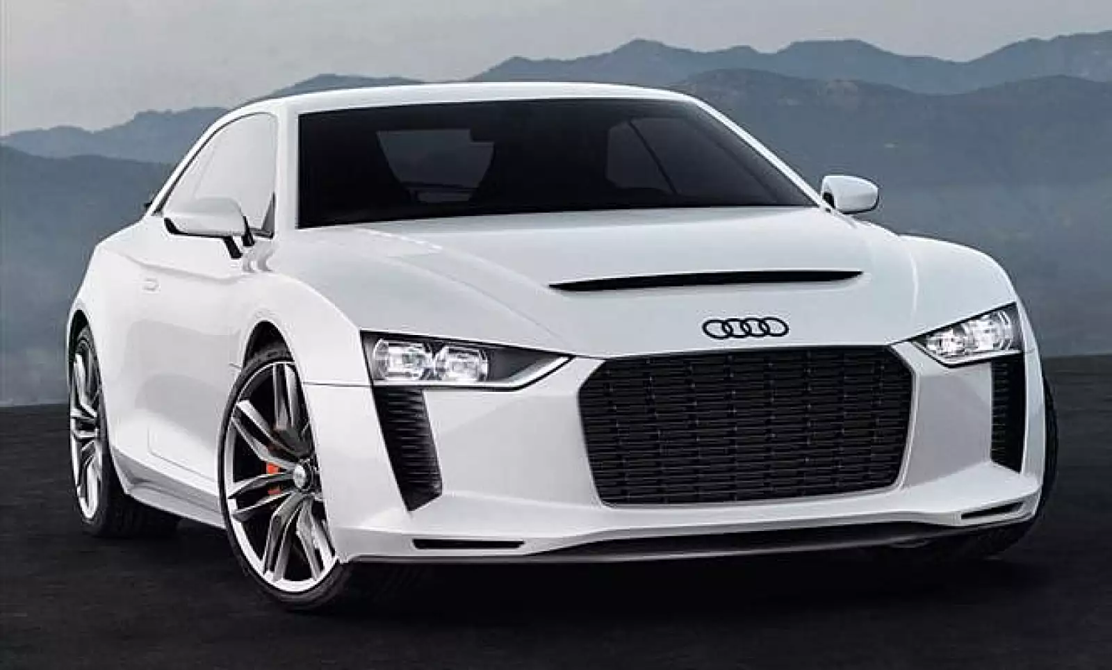 Este Audi Quattro concept emplea la plataforma del RS5 y recurre a un motor de cinco cilindros en línea con 2.5 litros y alimentación forzada que le permite alcanzar los 408 hp.