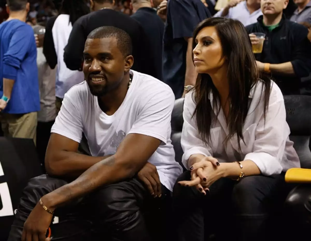 Curiosamente las hermanas Kardashian tienen tiendas en La Gran Manzana y en Florida; en cuanto a Francia, Kim ha expresado que le gusta mucho dicho país.