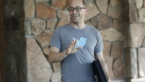 La playera delata su compañía. Dick Costolo, actual CEO de la red social Twitter.