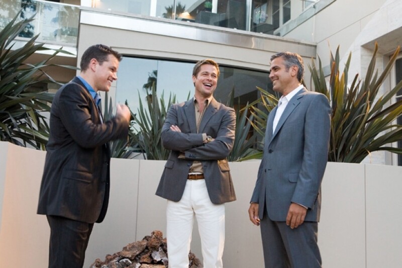Matt Damon, Brad Pitt y George Clooney compartieron créditos en el filme Ocean´s Eleven.