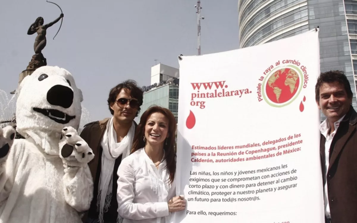 Los actores estuvieron en Paseo de la Reforma promoviendo la campaña 'Pinta tu raya'.
