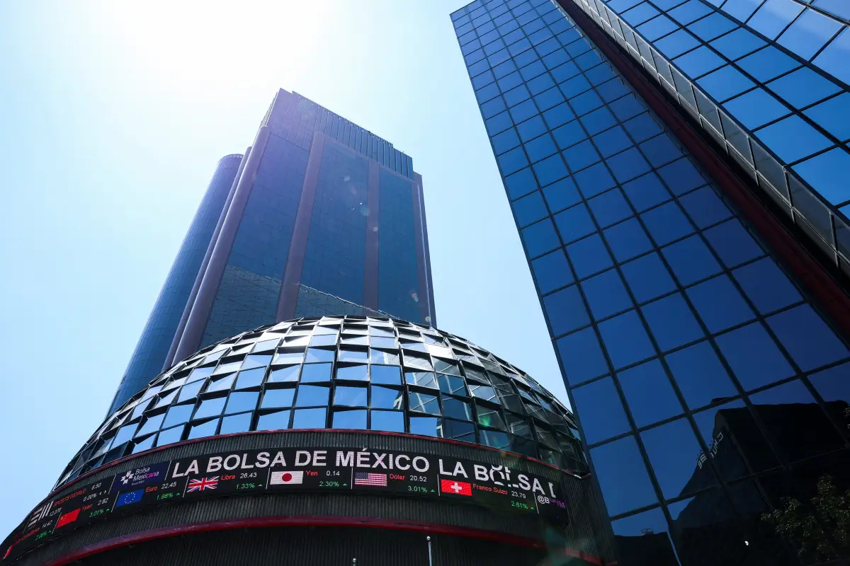 Acciones de Grupo México se recuperan tras revés a oferta por Banamex