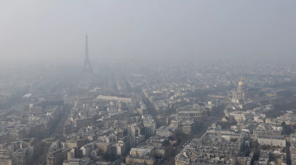 Las postales de París a inicios de la primavera de 2015 se vieron eclipsadas por los altos niveles de esmog.