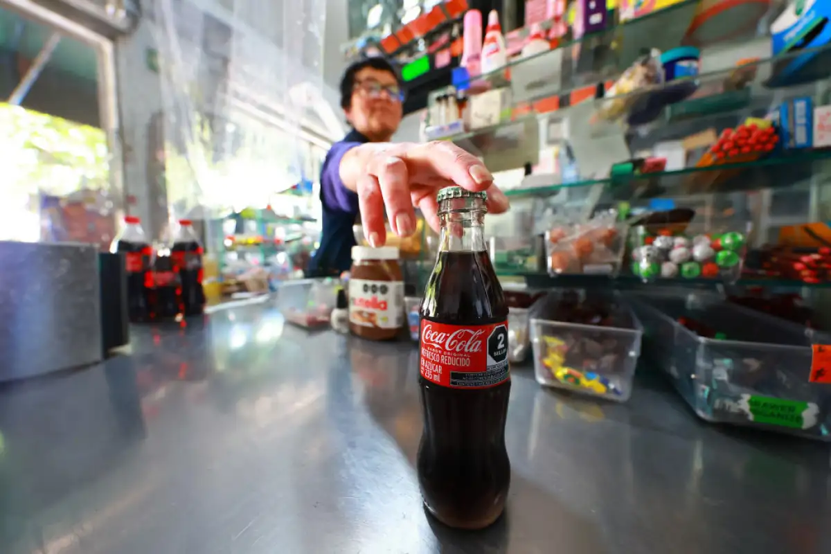 El IEPS sube en 2024 para refrescos y cigarros; así queda el aumento de impuestos