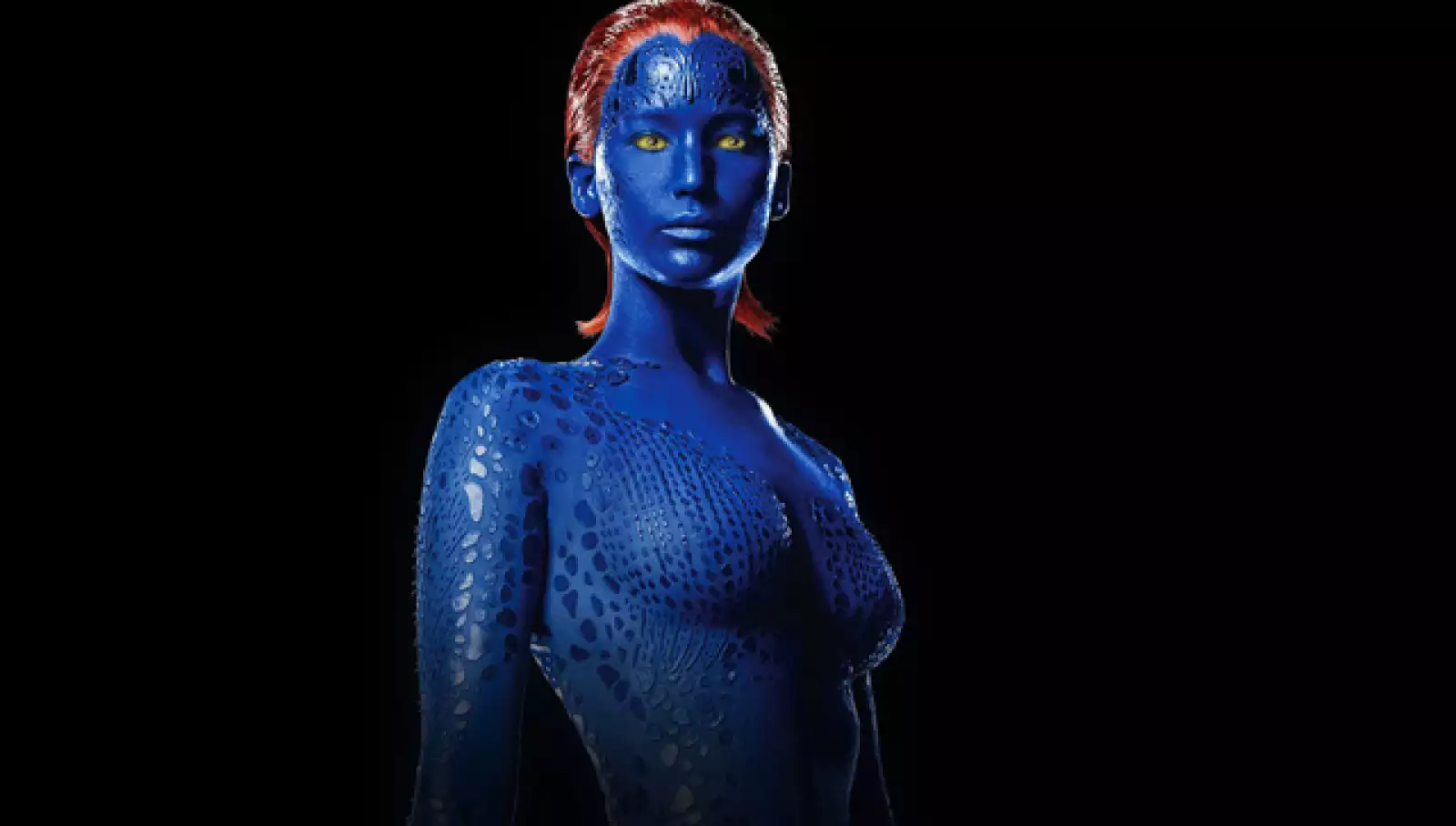 No es sólo el cuerpo de Jennifer Lawrence como Mystique el que nos enloquece en básicamente nada excepto maquillaje azul, pero también su flexibilidad.