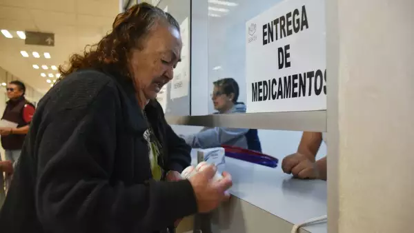 Derechohabientes del ISSSTE se manifestaron por el desabasto de medicinas que padecen en sus clínicas
